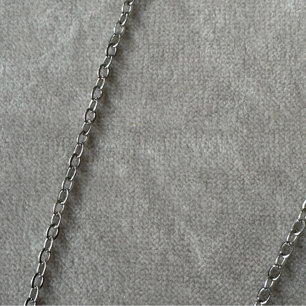 Fashion Jewelry Necklace Silver Heart Shaped American Flag NWOT - Picture 2 of 5